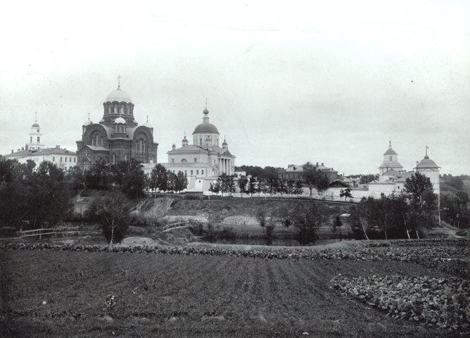 Вид на монастырь в день освящения Никольского собора. 26 сентября 1904 года