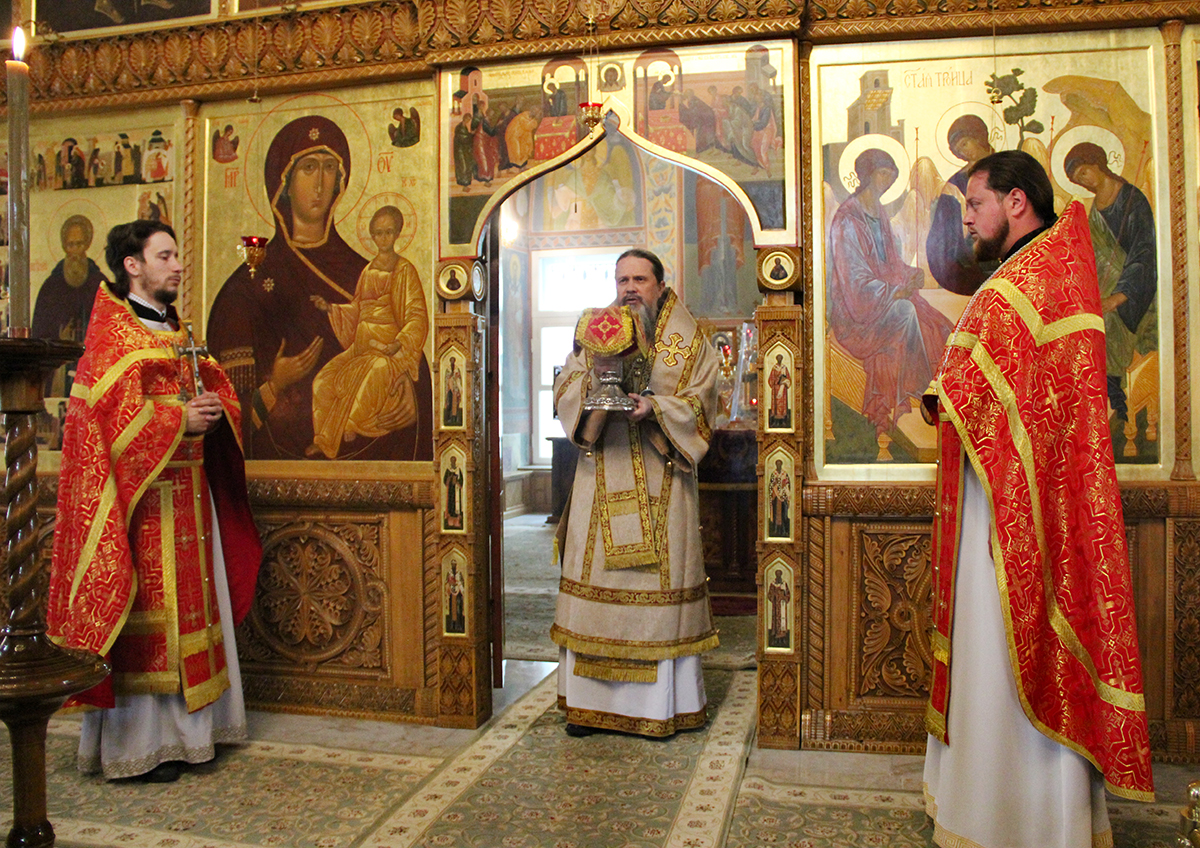 Хотьковский монастырь реставрация. Воркутинская епархия. Он называется Покровский Хотьковский монастырь внутри.