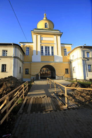 Храм святителя Митрофана после реставрации и установки креста. 2011 год